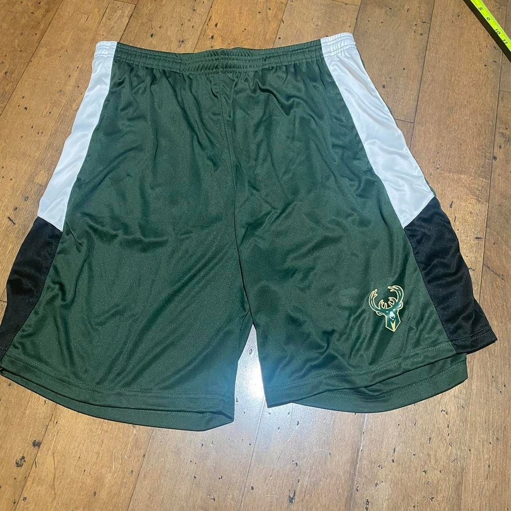 Fanatic NBA Milwaukee Bucks green shorts Size XXL